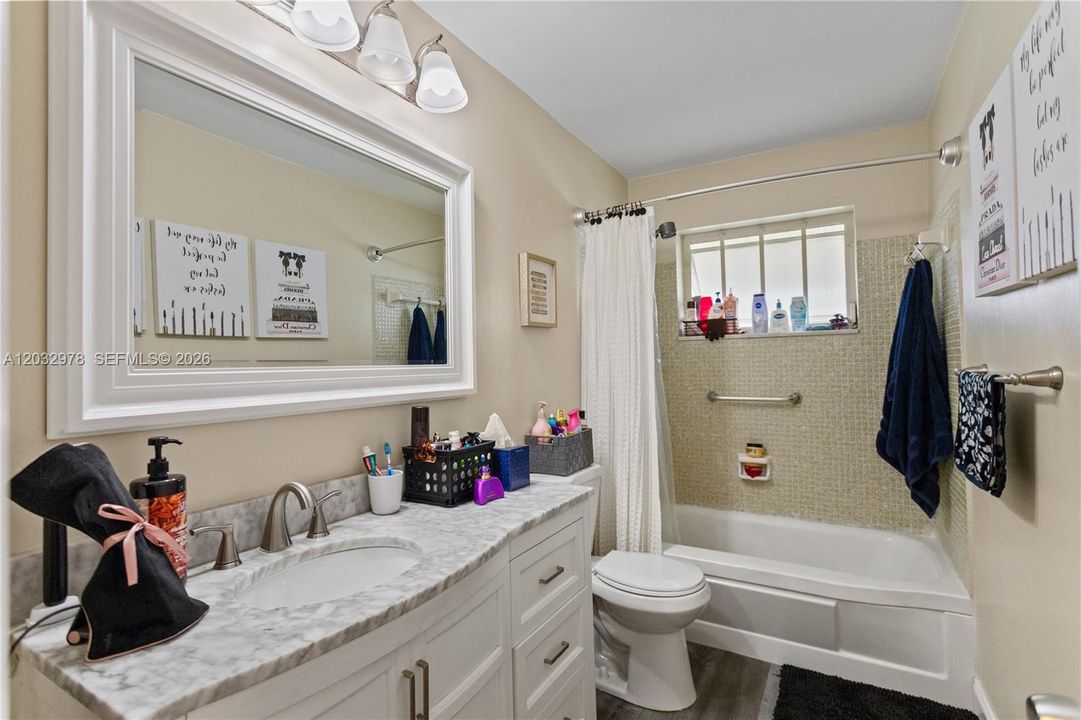 For Sale: $299,000 (2 beds, 2 baths, 1382 Square Feet)