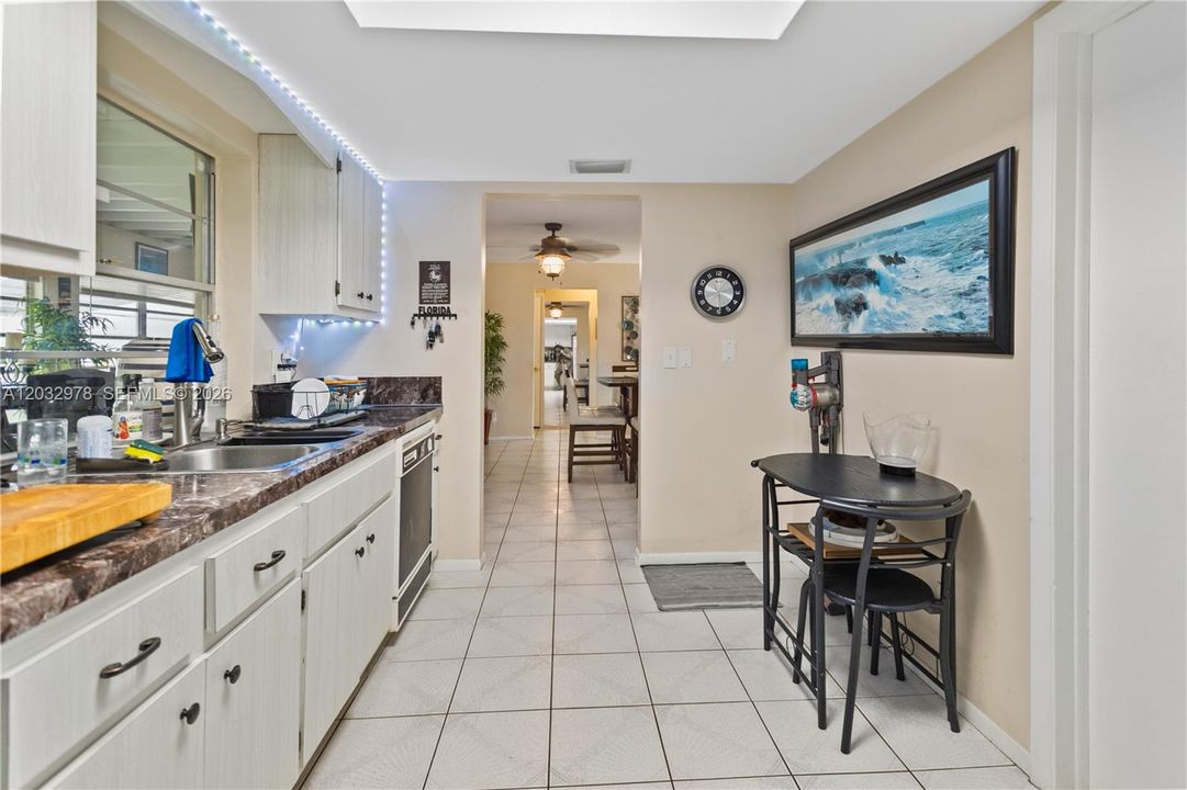 For Sale: $299,000 (2 beds, 2 baths, 1382 Square Feet)