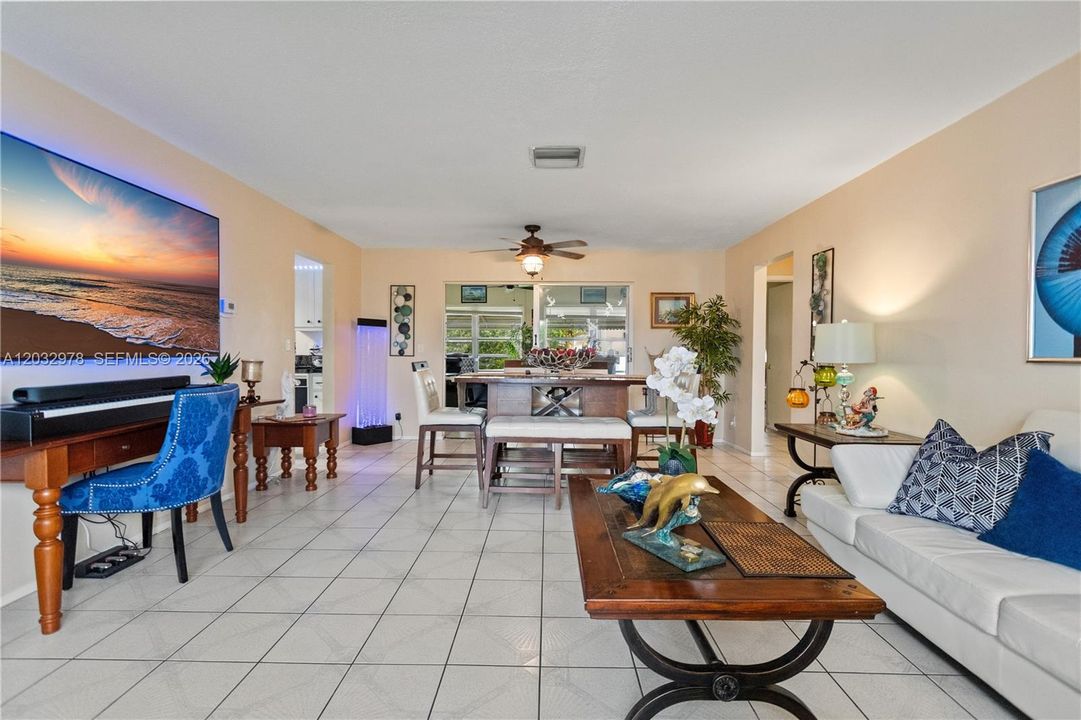 For Sale: $299,000 (2 beds, 2 baths, 1382 Square Feet)