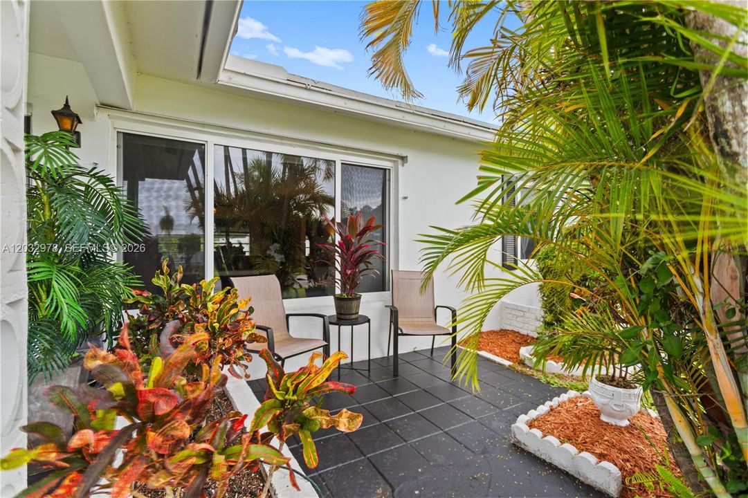 For Sale: $299,000 (2 beds, 2 baths, 1382 Square Feet)