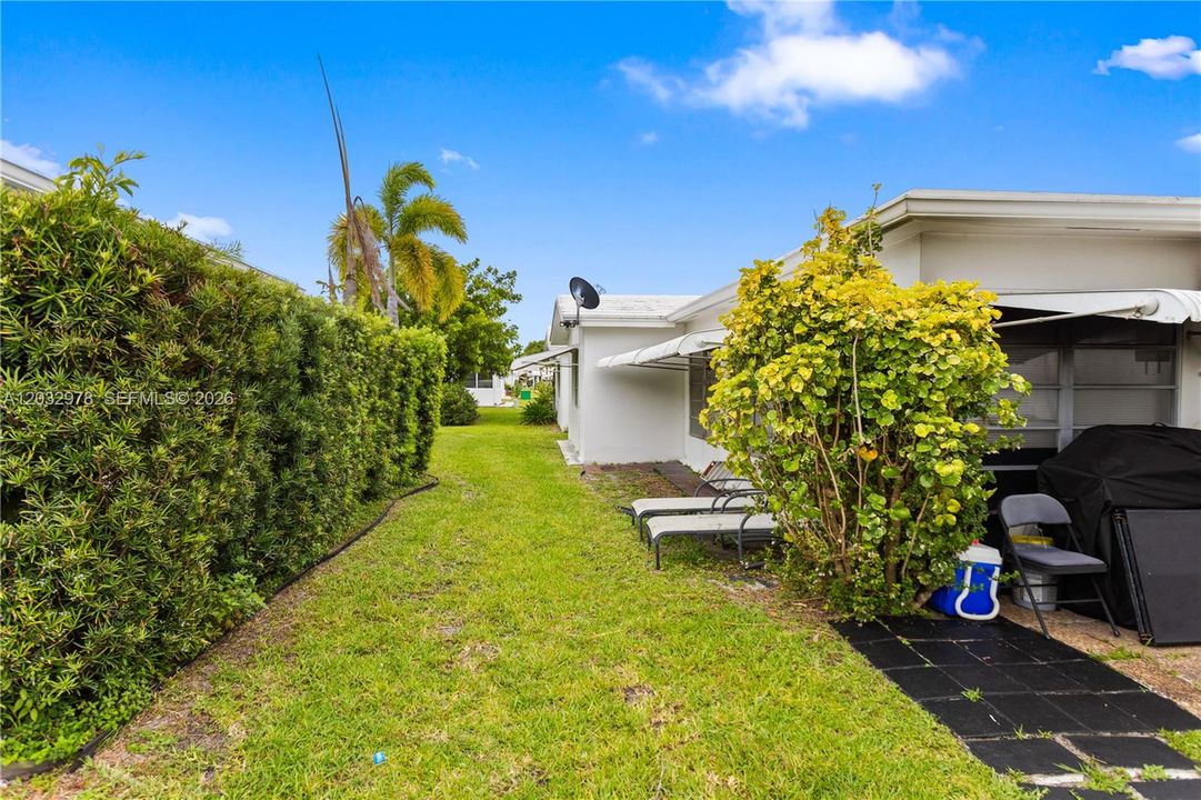 For Sale: $299,000 (2 beds, 2 baths, 1382 Square Feet)