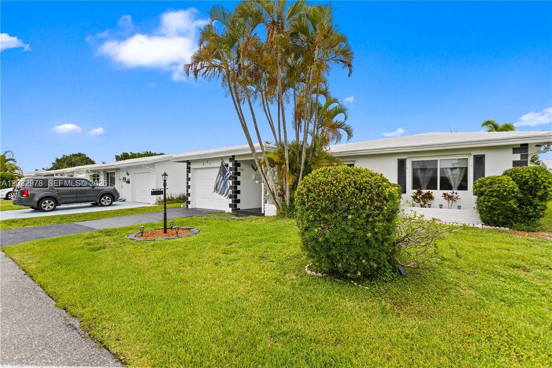 For Sale: $299,000 (2 beds, 2 baths, 1382 Square Feet)
