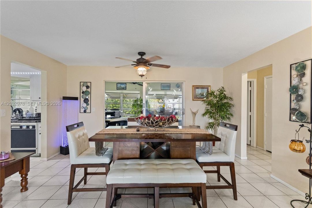 For Sale: $299,000 (2 beds, 2 baths, 1382 Square Feet)