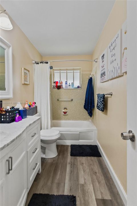 For Sale: $299,000 (2 beds, 2 baths, 1382 Square Feet)