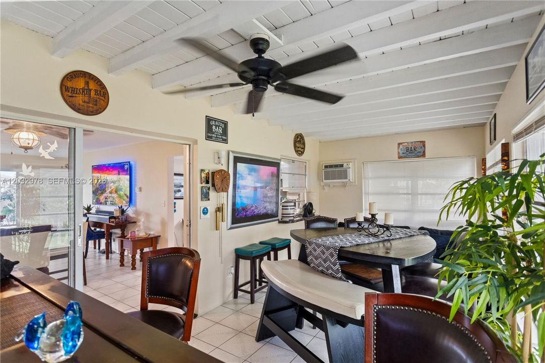 For Sale: $299,000 (2 beds, 2 baths, 1382 Square Feet)