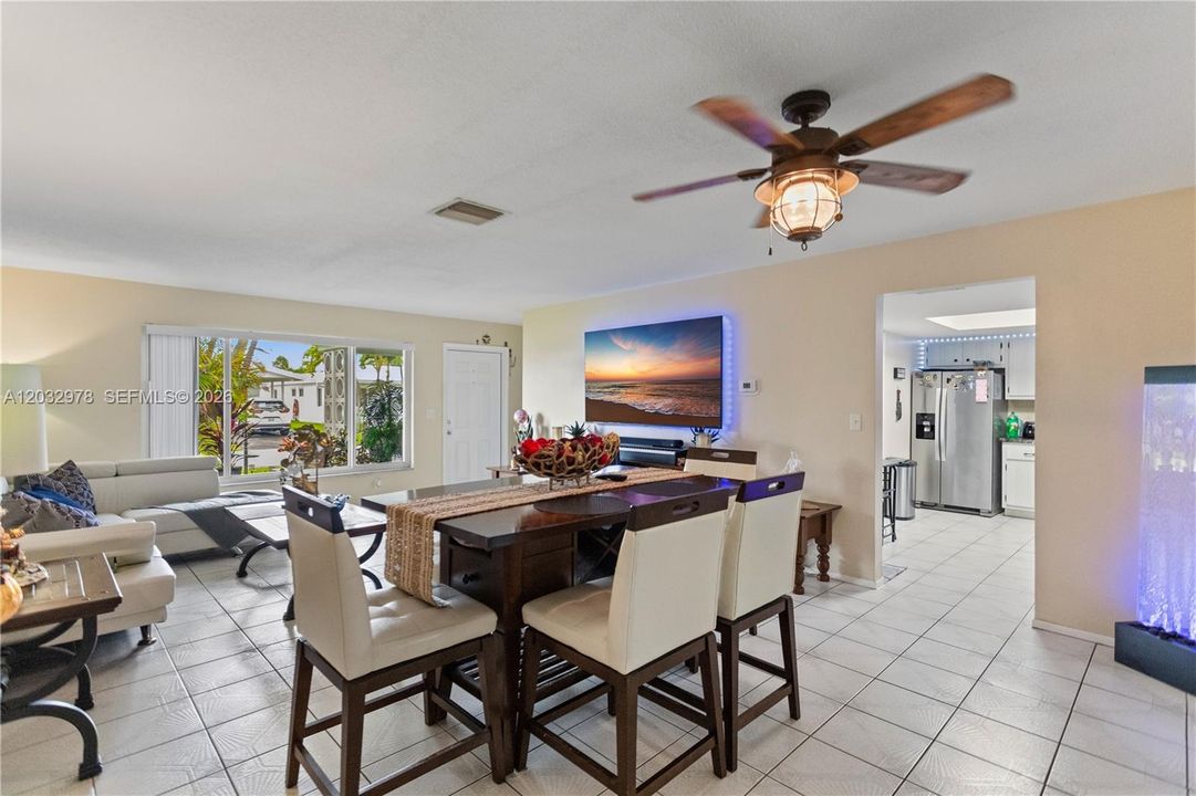 For Sale: $299,000 (2 beds, 2 baths, 1382 Square Feet)