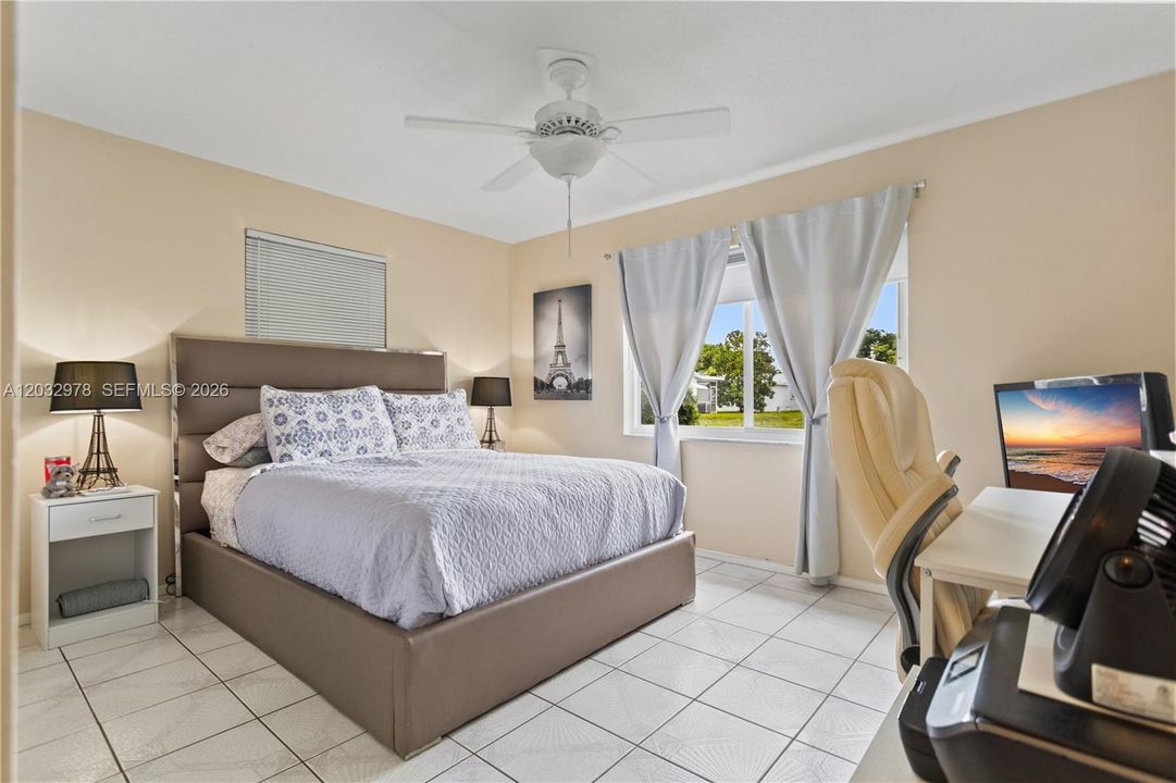 For Sale: $299,000 (2 beds, 2 baths, 1382 Square Feet)