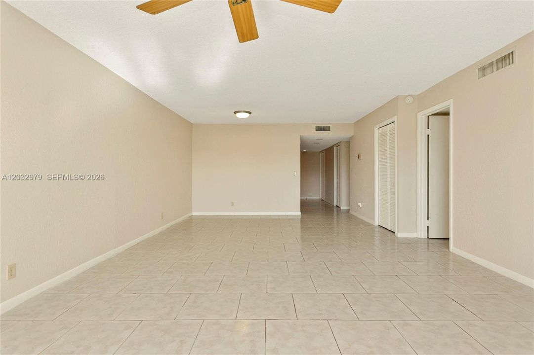 For Sale: $290,000 (2 beds, 2 baths, 1220 Square Feet)