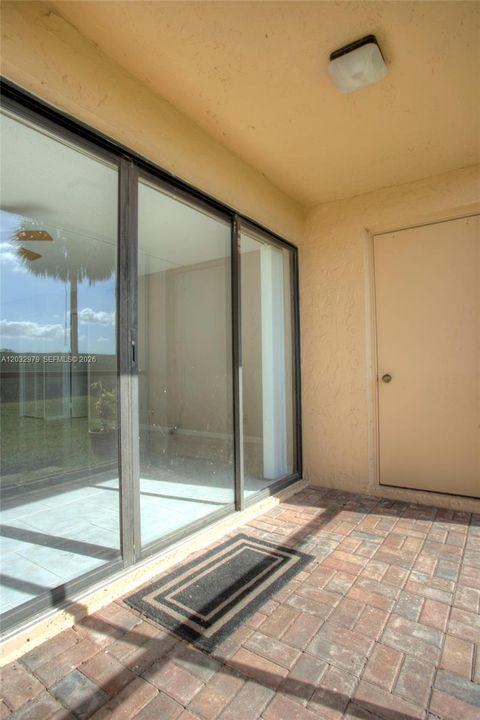For Sale: $290,000 (2 beds, 2 baths, 1220 Square Feet)