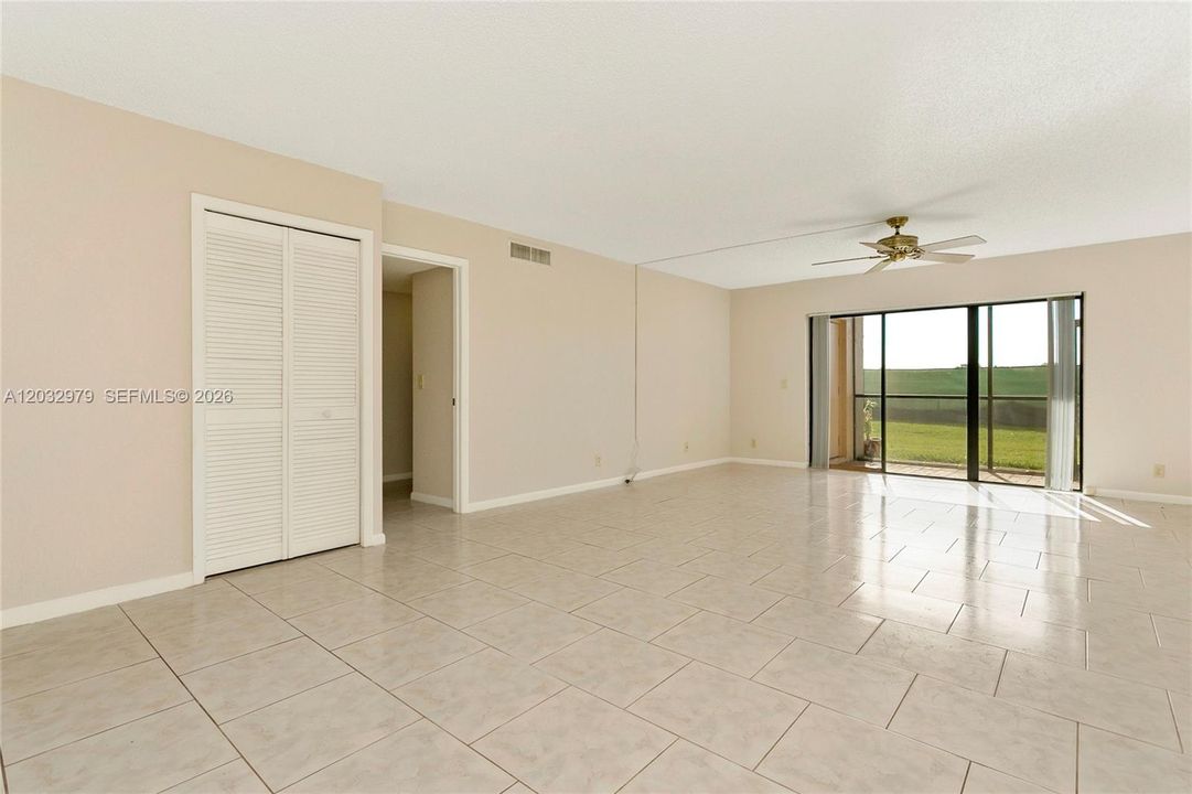 For Sale: $290,000 (2 beds, 2 baths, 1220 Square Feet)