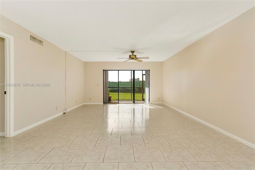 For Sale: $290,000 (2 beds, 2 baths, 1220 Square Feet)