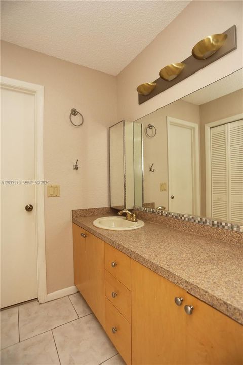 For Sale: $290,000 (2 beds, 2 baths, 1220 Square Feet)