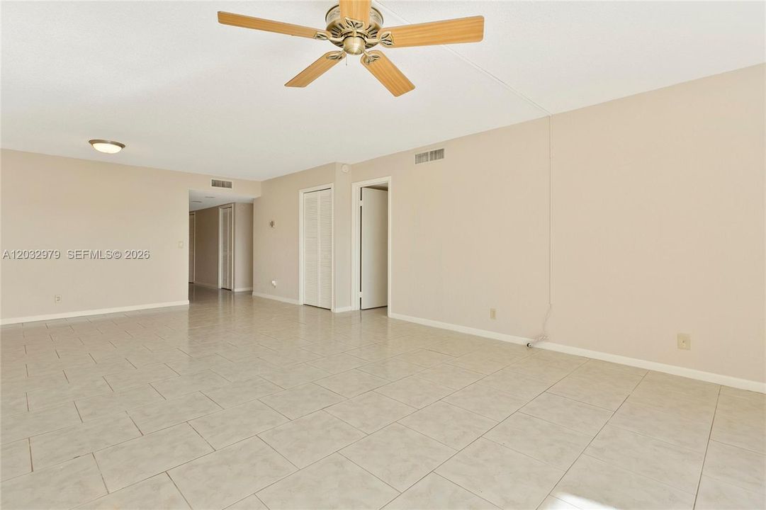 For Sale: $290,000 (2 beds, 2 baths, 1220 Square Feet)