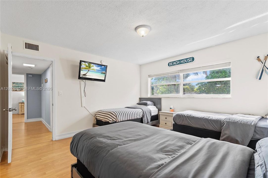 For Sale: $419,900 (2 beds, 2 baths, 1209 Square Feet)