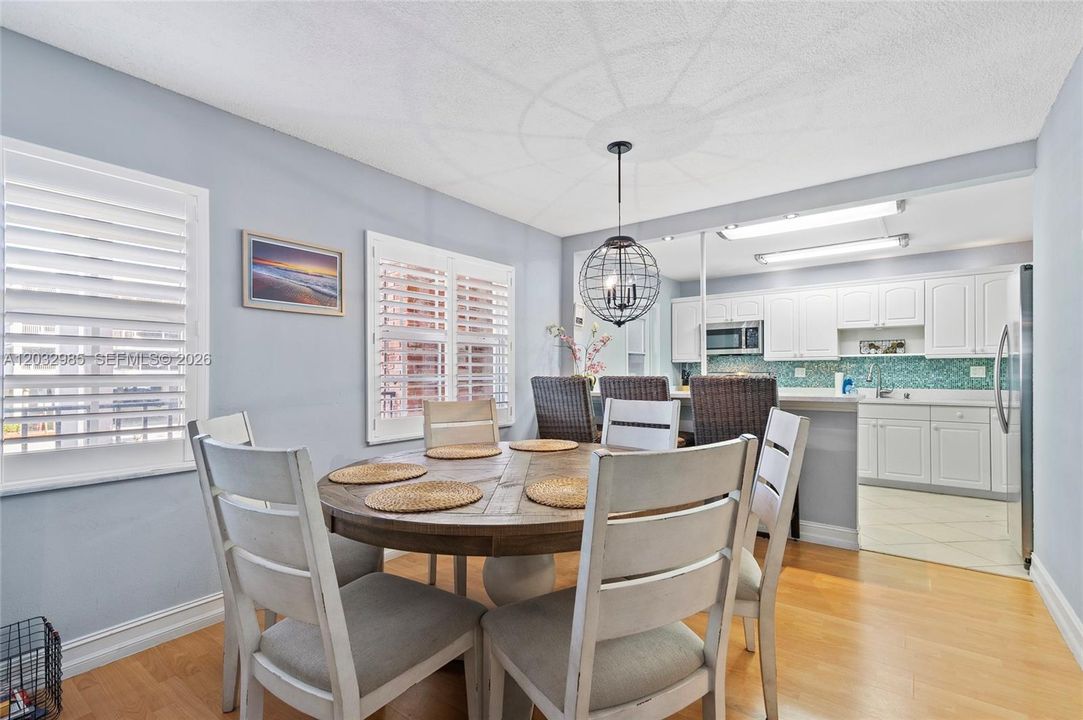 For Sale: $419,900 (2 beds, 2 baths, 1209 Square Feet)
