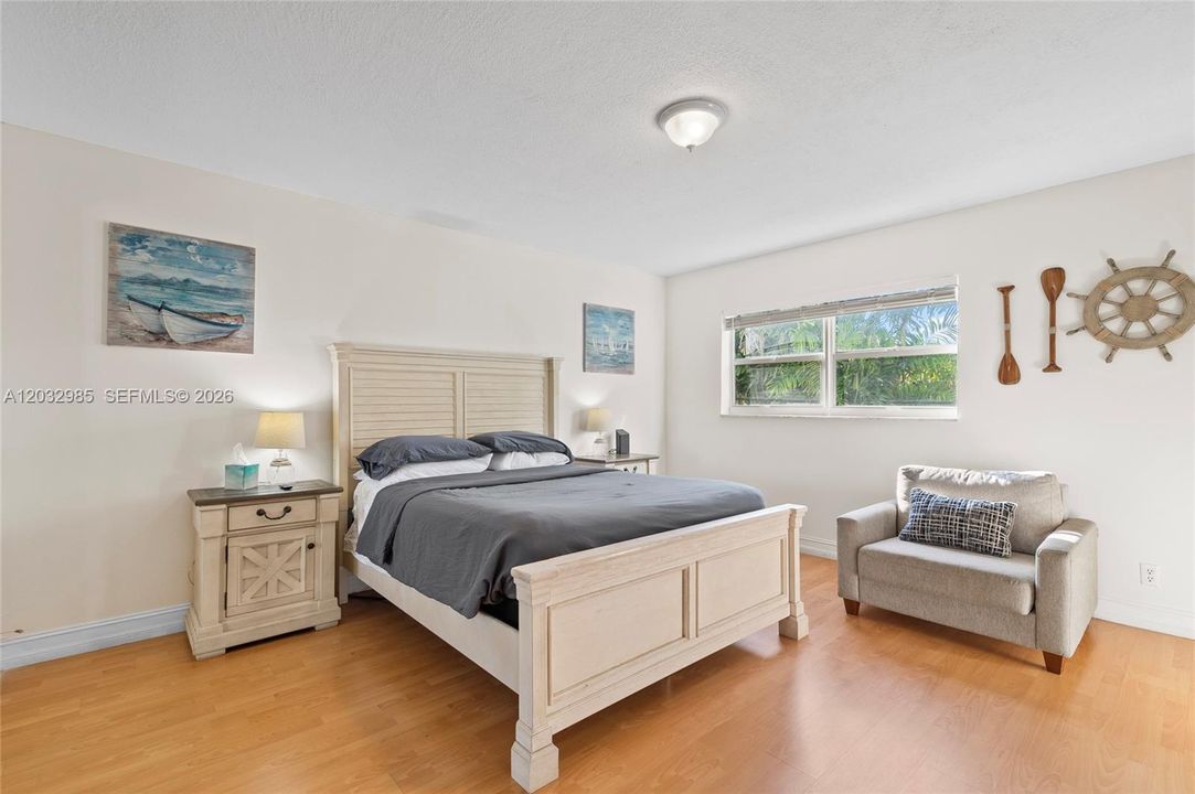 For Sale: $419,900 (2 beds, 2 baths, 1209 Square Feet)