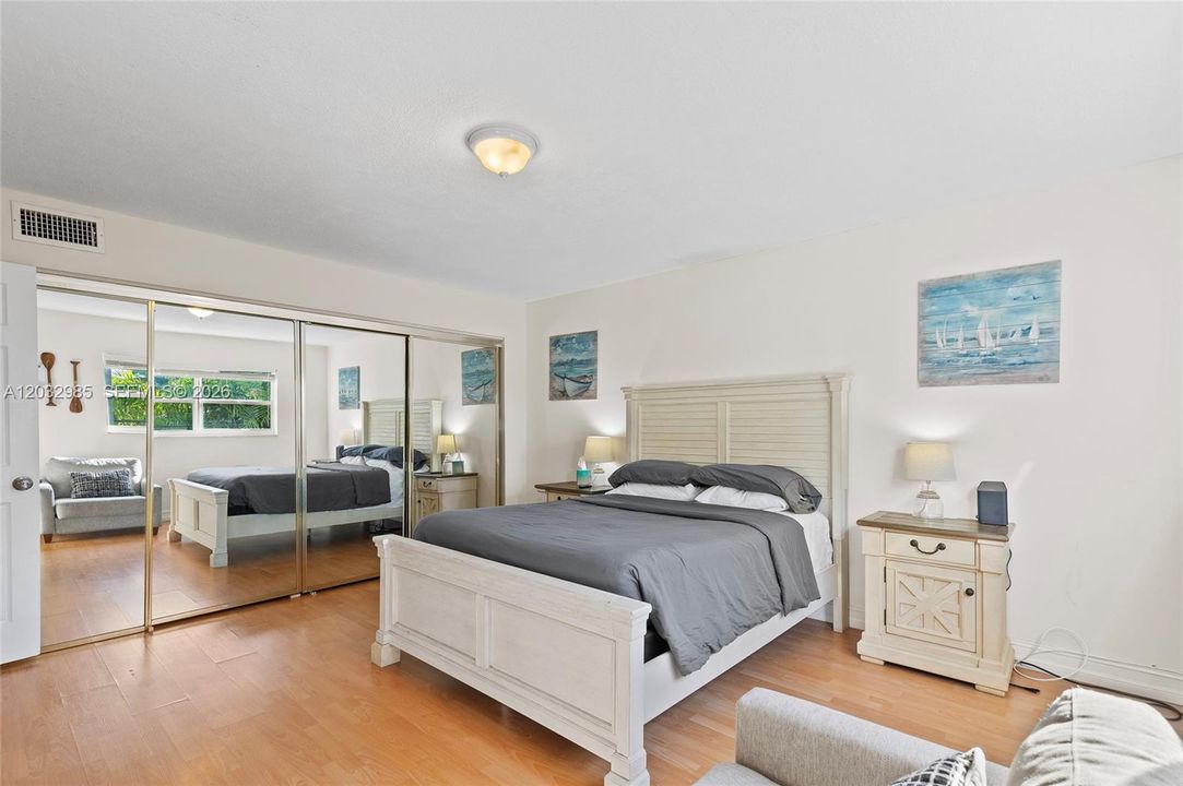 For Sale: $419,900 (2 beds, 2 baths, 1209 Square Feet)