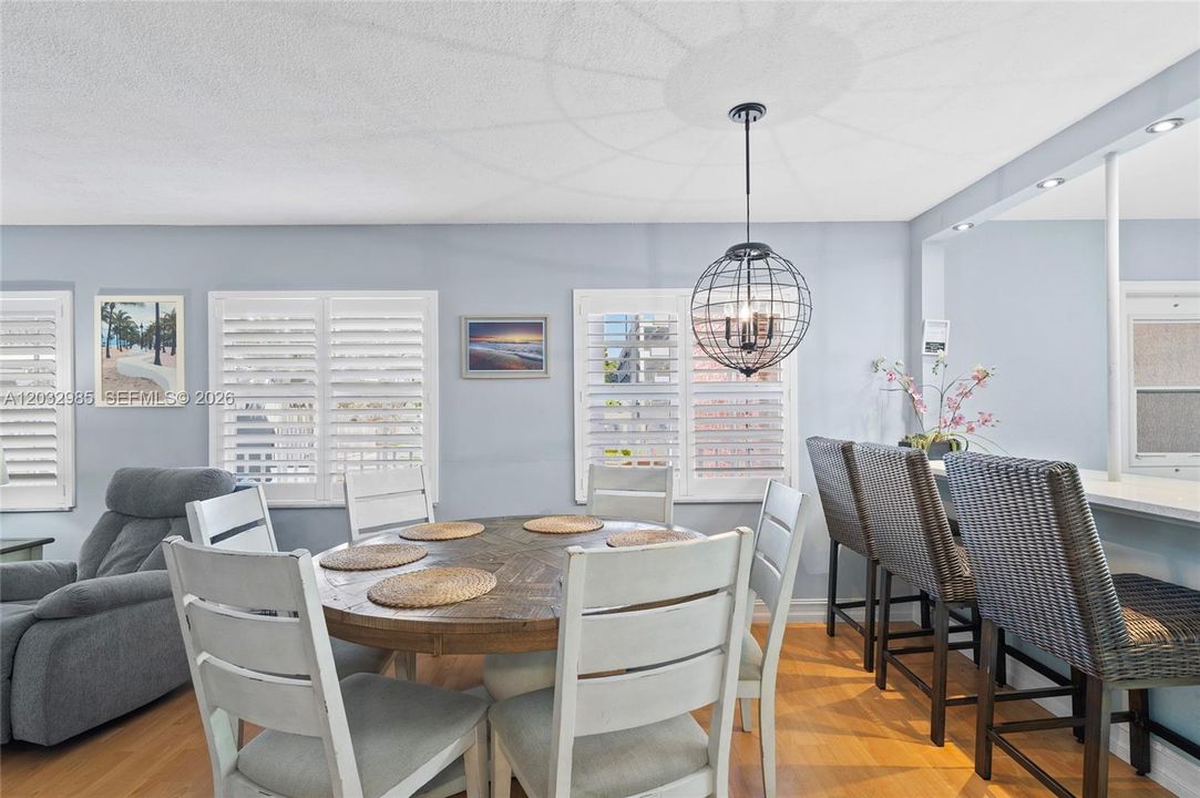 For Sale: $419,900 (2 beds, 2 baths, 1209 Square Feet)
