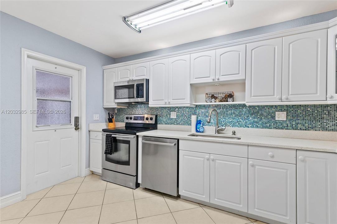 For Sale: $419,900 (2 beds, 2 baths, 1209 Square Feet)