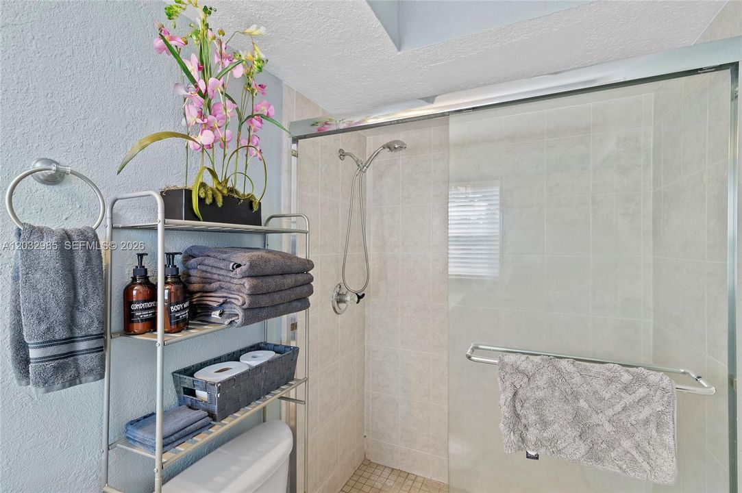 For Sale: $419,900 (2 beds, 2 baths, 1209 Square Feet)