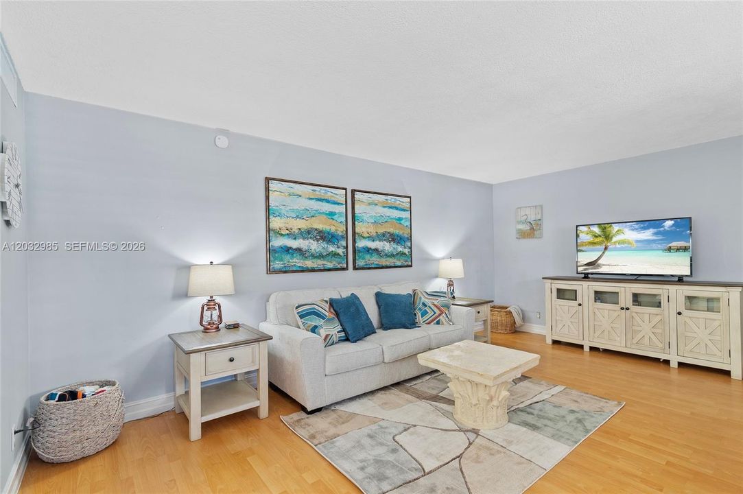 For Sale: $419,900 (2 beds, 2 baths, 1209 Square Feet)