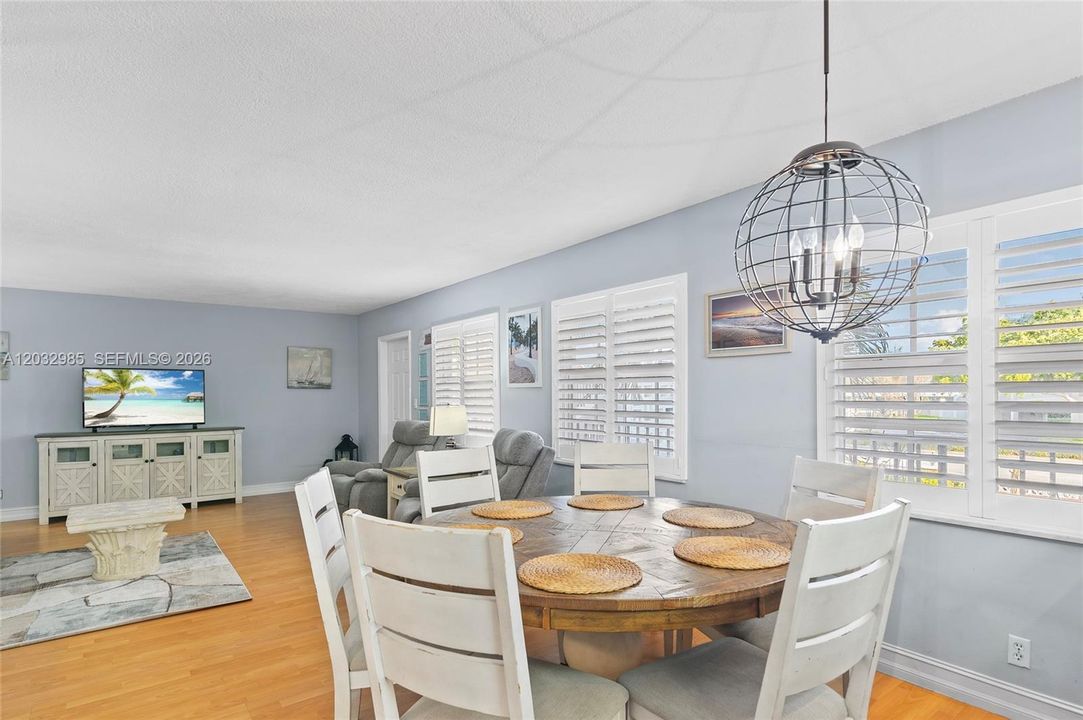 For Sale: $419,900 (2 beds, 2 baths, 1209 Square Feet)