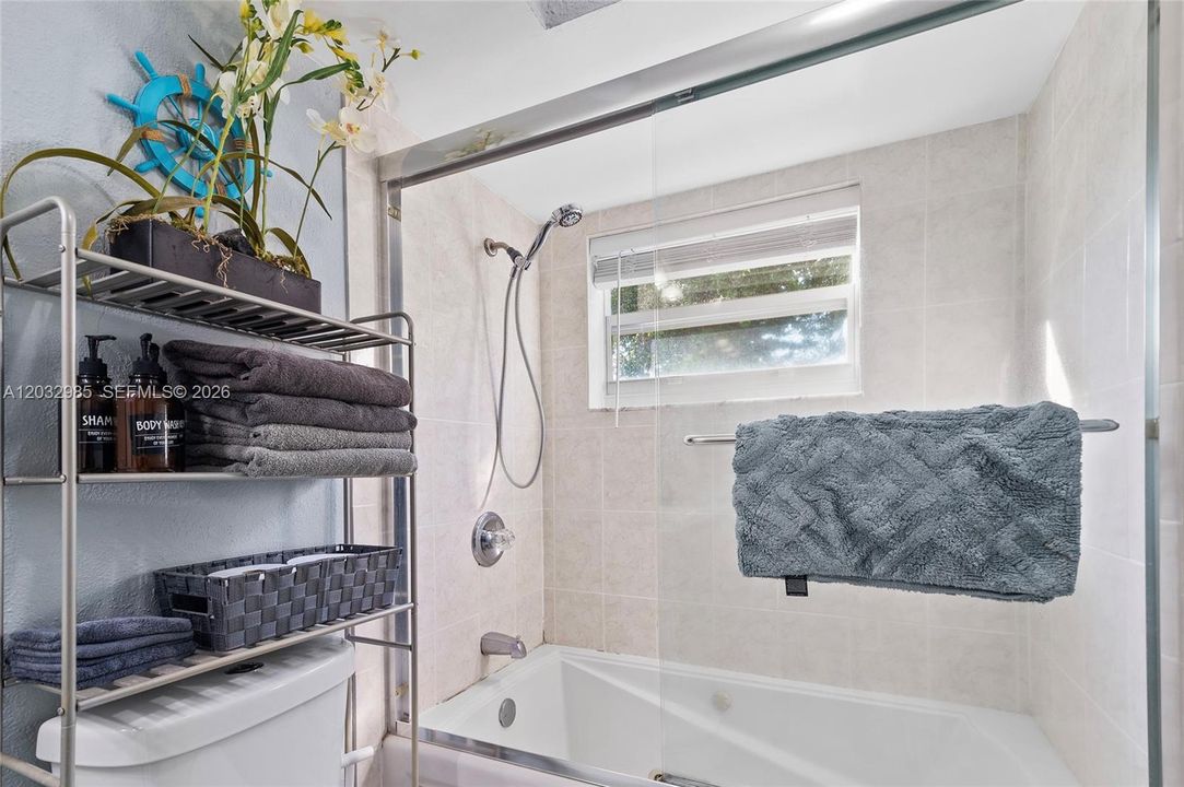For Sale: $419,900 (2 beds, 2 baths, 1209 Square Feet)
