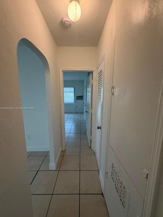 For Rent: $1,890 (1 beds, 1 baths, 3924 Square Feet)