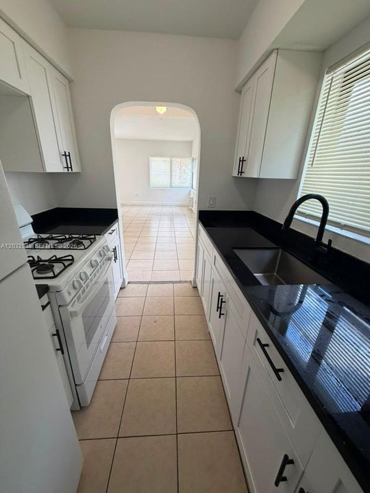 For Rent: $1,890 (1 beds, 1 baths, 3924 Square Feet)