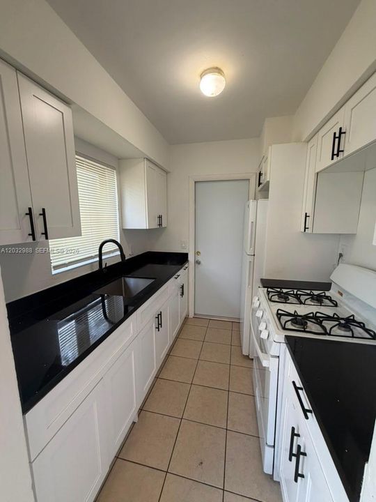 For Rent: $1,890 (1 beds, 1 baths, 3924 Square Feet)