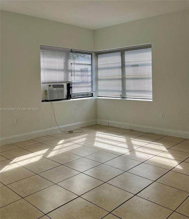 For Rent: $1,890 (1 beds, 1 baths, 3924 Square Feet)