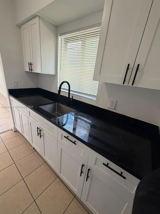 For Rent: $1,890 (1 beds, 1 baths, 3924 Square Feet)