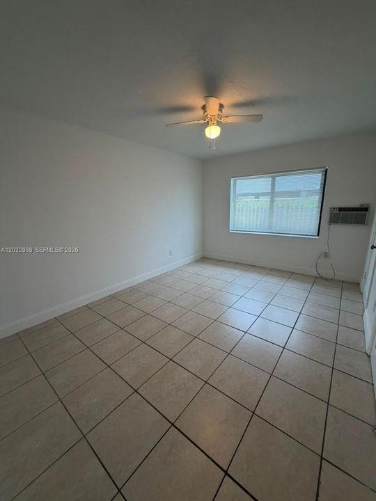 For Rent: $1,890 (1 beds, 1 baths, 3924 Square Feet)