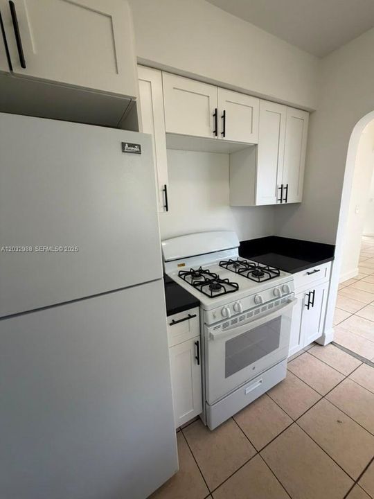 For Rent: $1,890 (1 beds, 1 baths, 3924 Square Feet)