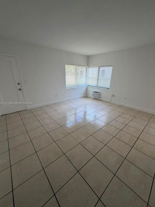 For Rent: $1,890 (1 beds, 1 baths, 3924 Square Feet)