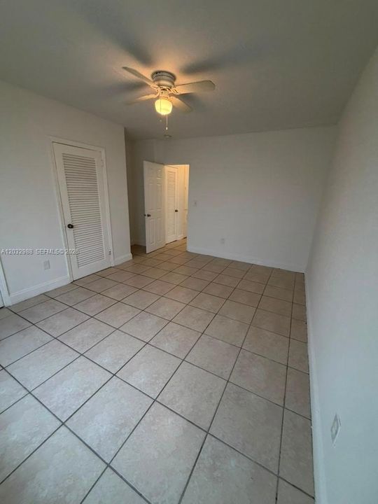 For Rent: $1,890 (1 beds, 1 baths, 3924 Square Feet)