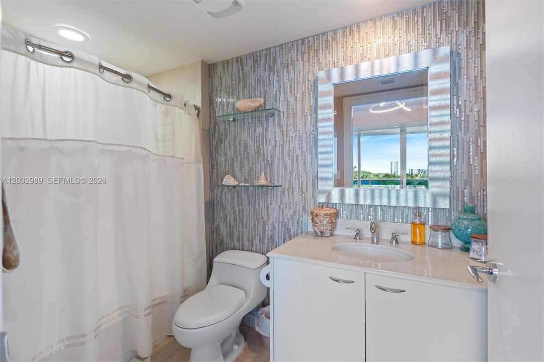 Full Bathroom 2