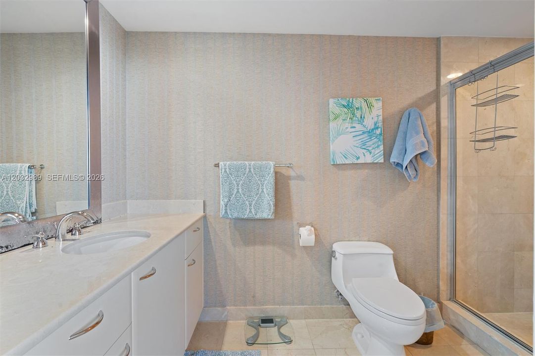 Full Bathroom 3