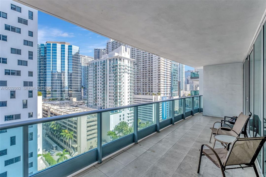 For Sale: $775,000 (1 beds, 1 baths, 895 Square Feet)