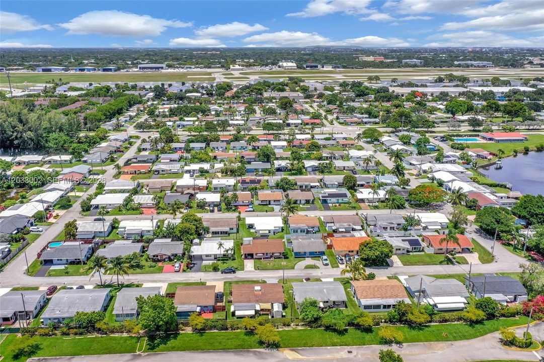 For Sale: $350,000 (2 beds, 1 baths, 1008 Square Feet)