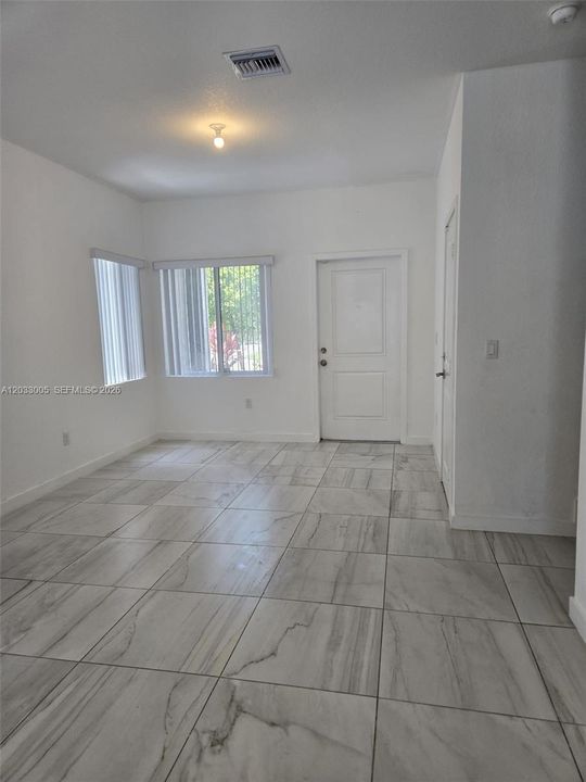 En Venta: $380,000 (3 camas, 2 baños, 1680 Pies cuadrados)