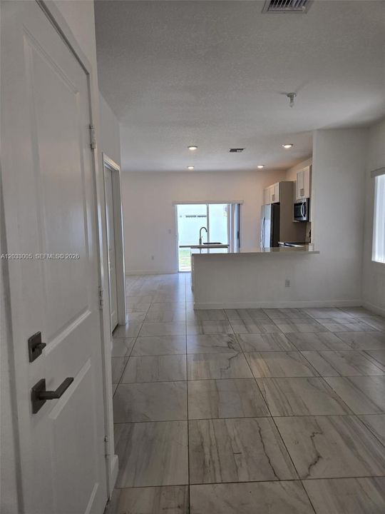 En Venta: $380,000 (3 camas, 2 baños, 1680 Pies cuadrados)