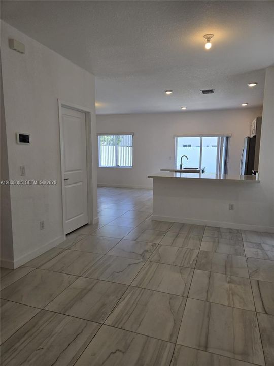 En Venta: $380,000 (3 camas, 2 baños, 1680 Pies cuadrados)