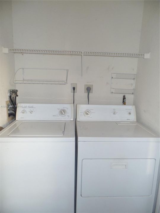 For Rent: $1,945 (1 beds, 1 baths, 860 Square Feet)