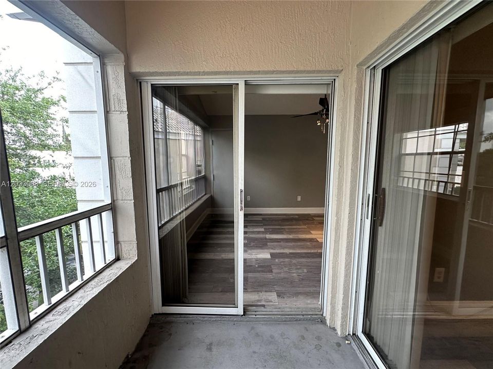 For Rent: $1,945 (1 beds, 1 baths, 860 Square Feet)