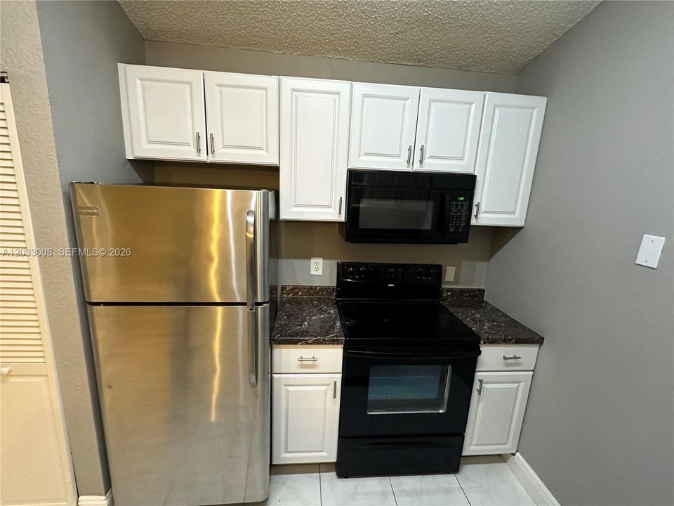 For Rent: $1,945 (1 beds, 1 baths, 860 Square Feet)
