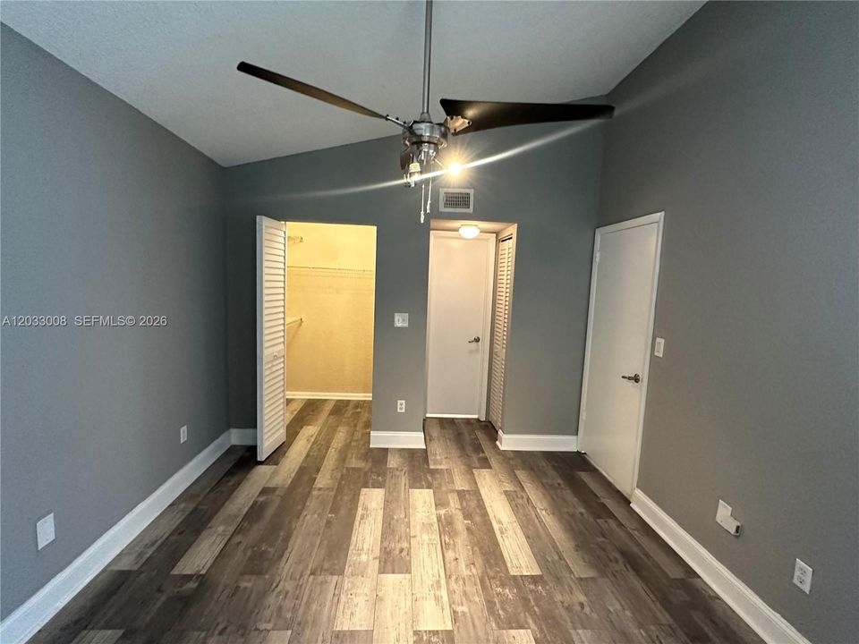 For Rent: $1,945 (1 beds, 1 baths, 860 Square Feet)