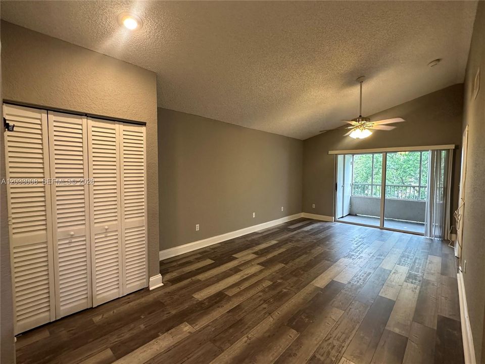For Rent: $1,945 (1 beds, 1 baths, 860 Square Feet)
