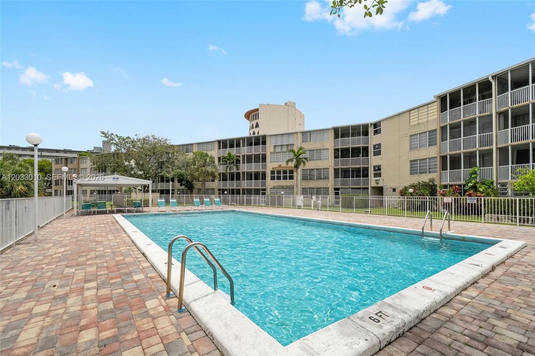 For Sale: $275,000 (2 beds, 2 baths, 1674 Square Feet)