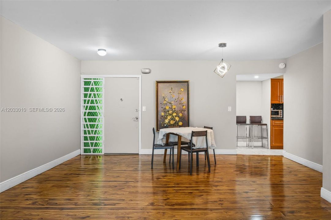 For Sale: $275,000 (2 beds, 2 baths, 1674 Square Feet)